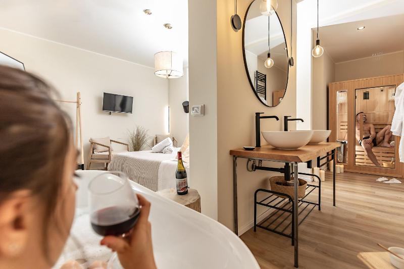 WelcHome Wellness Suites - image 16