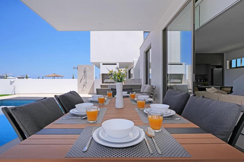 Princess Zena Luxury Villa - Large Pool - image 4