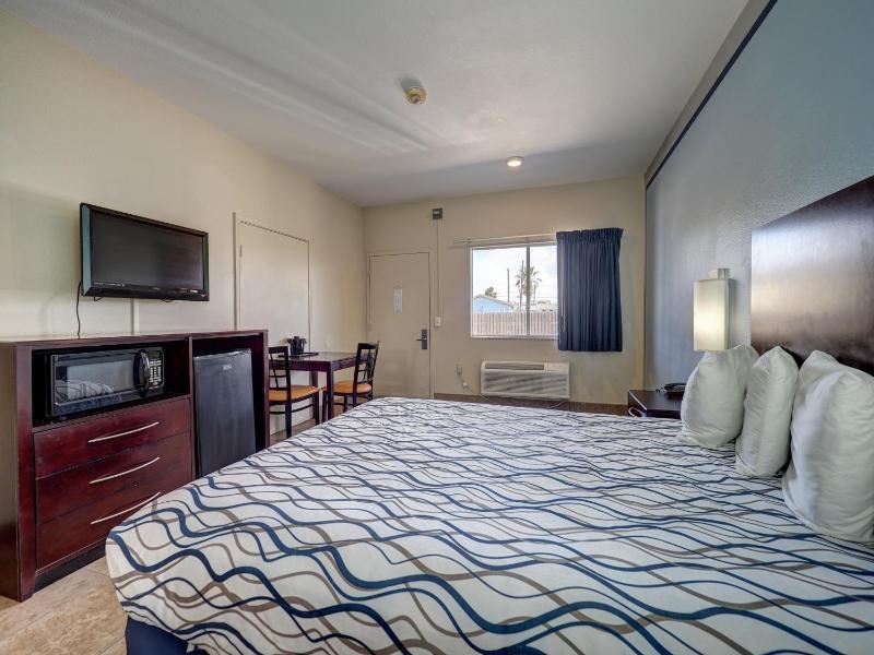 Alister Square Inn - image 22