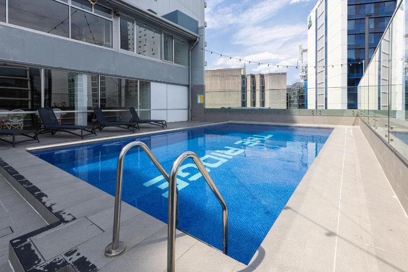 The Ridge Stylish 2BR Cityside Apartment with Pool Gym and Parking - image 8