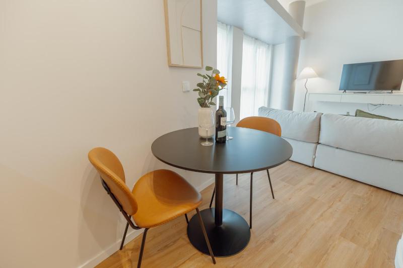 Bright Window Apartment by Vacationy - image 6
