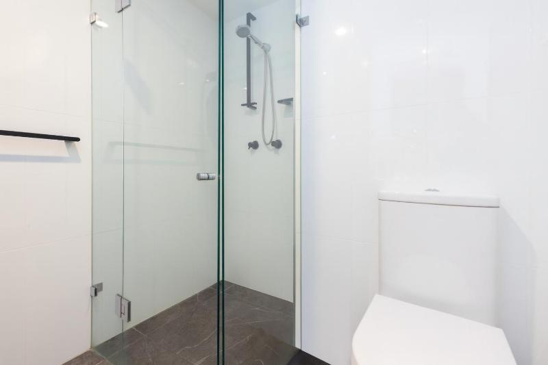 The Ridge Stylish 2BR Cityside Apartment with Pool Gym and Parking - image 4