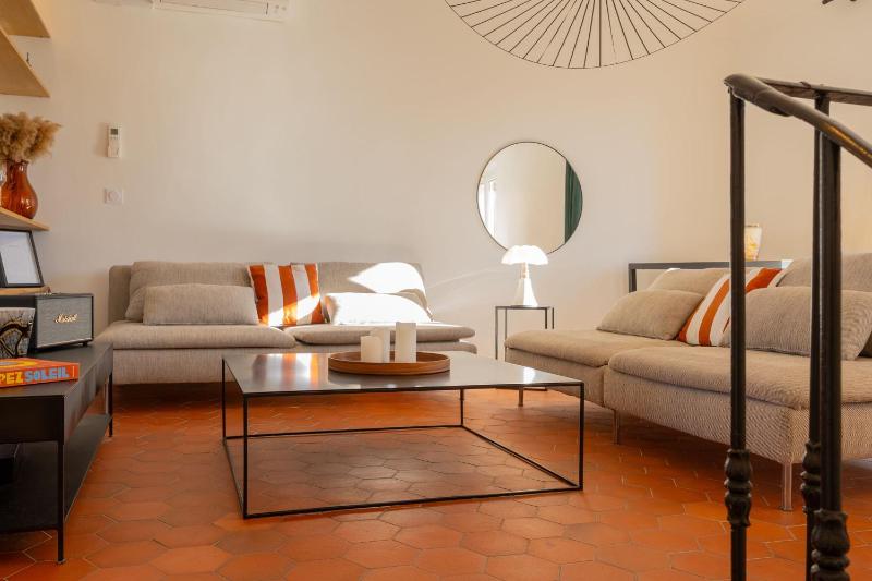 Saint-Tropez Bright apartment near the port - image 3