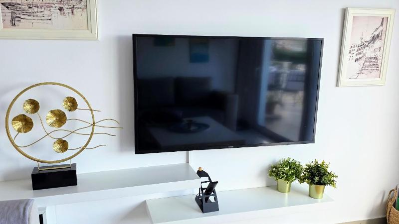 Amazing Sea View -3 Bed Ground Floor Garden Apartment - image 9