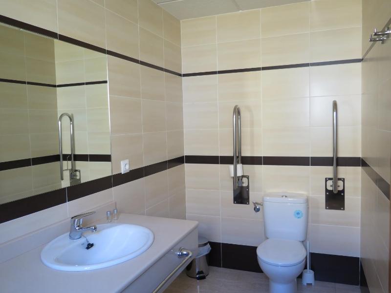 Double or Twin Room image 4
