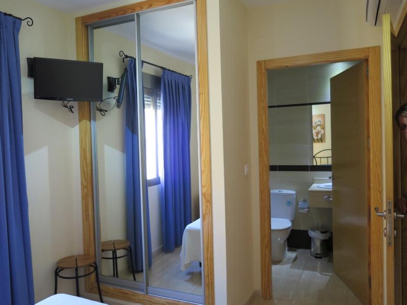 Double or Twin Room image 3