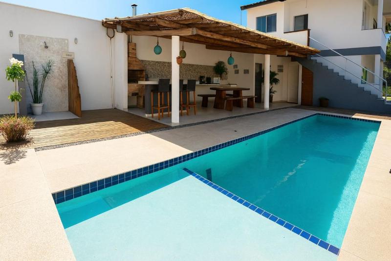 House with Pool and 4 Bedrooms in Porto Seguro - image 14