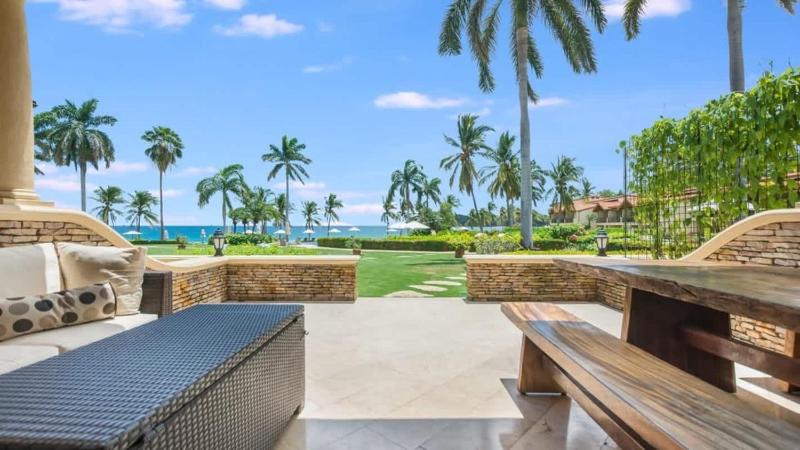 Chic Condo with a Stylish Coastal Design in an Exclusive Condo Community with Direct Beach Access - image 1