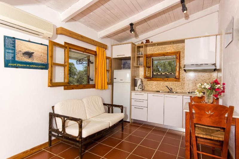 Two-Bedroom House with Sharing Pool - Green image 3