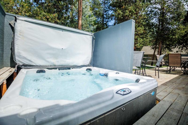 Blue Goose with Hot Tub & SHARC Access - image 39