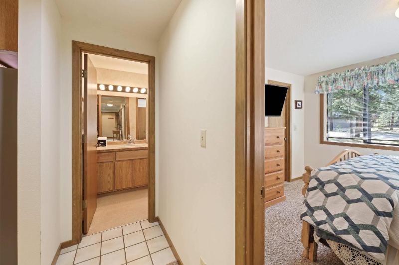 Blue Goose with Hot Tub & SHARC Access - image 20