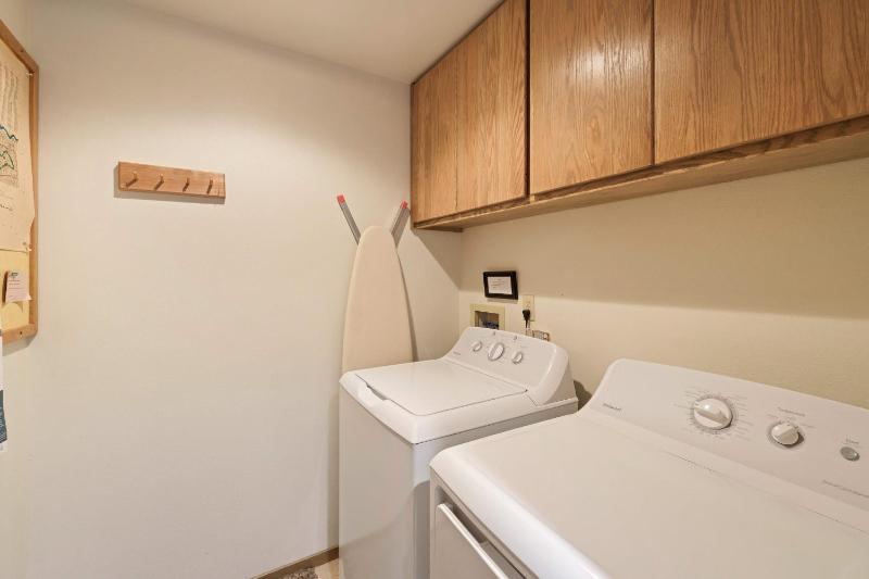 Blue Goose with Hot Tub & SHARC Access - image 31