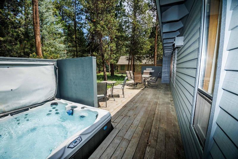 Blue Goose with Hot Tub & SHARC Access - image 27