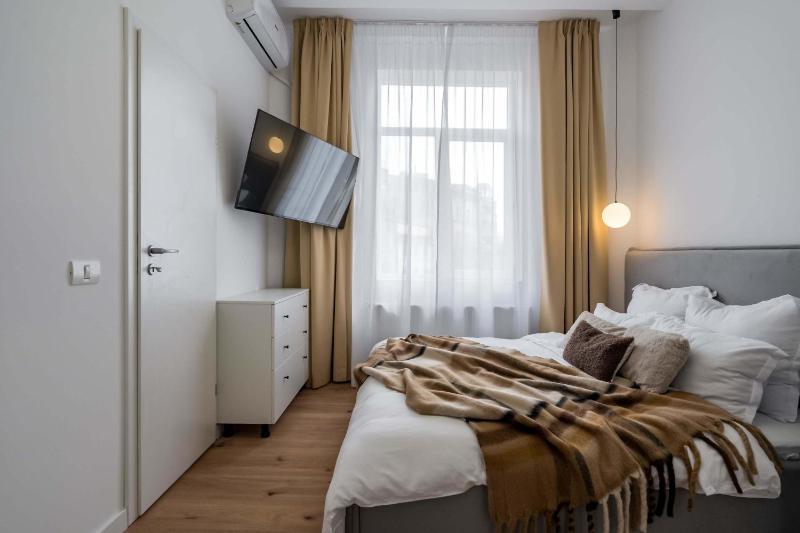 Contemporary Aparthotel 2-BR Flats Near Old Town Quiet & Serene - image 8