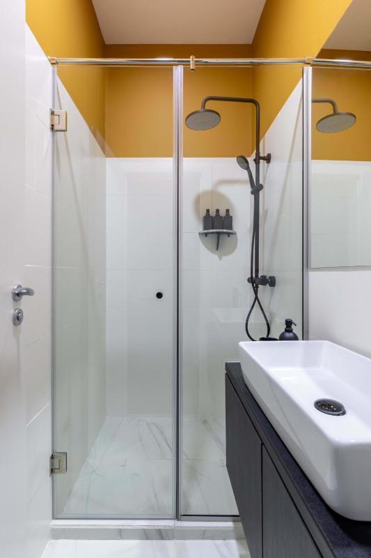 Contemporary Aparthotel 2-BR Flats Near Old Town Quiet & Serene - image 15