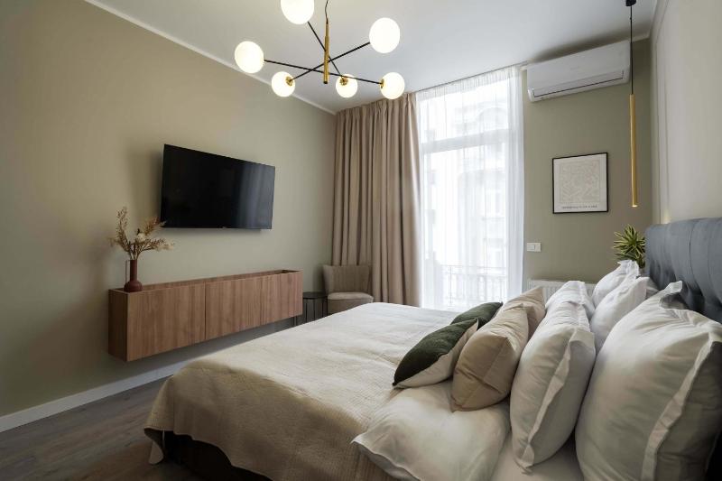Contemporary Aparthotel 2-BR Flats Near Old Town Quiet & Serene - image 4