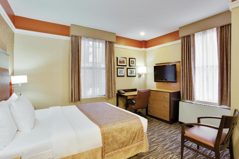 Queen Room - Non-Smoking image 4