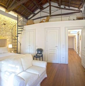 Deluxe Triple Room image 4