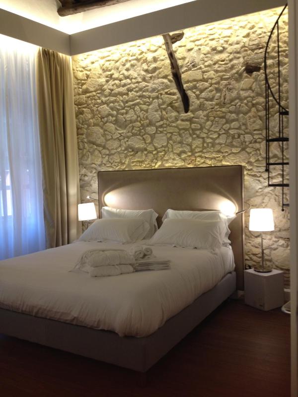 Deluxe Triple Room image 2