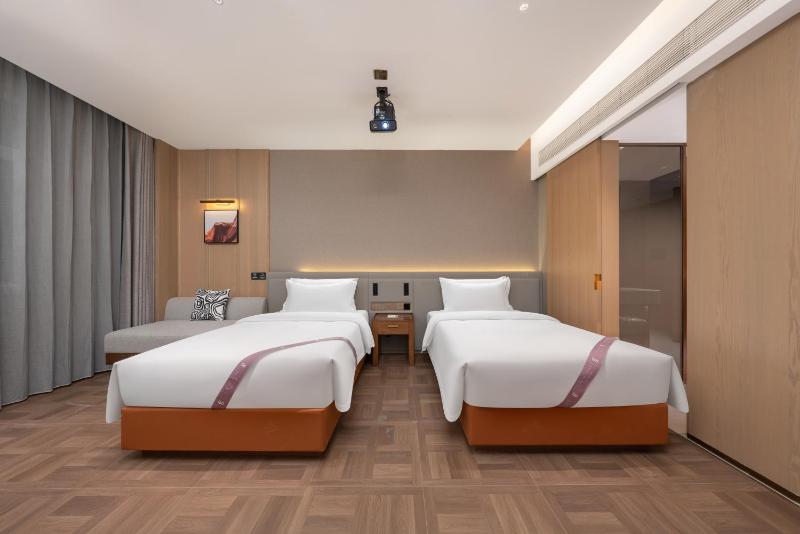 Elong Hotel Qingdao Golden Beach - image 3