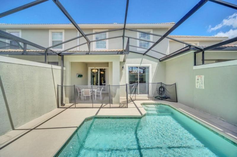 Retreat & Relax Screened In Pool Home Kid Rooms townhouse - image 1