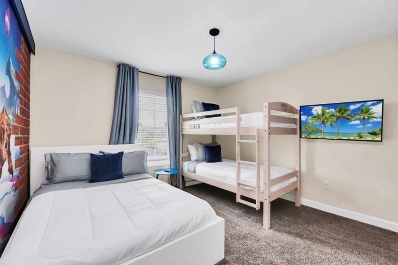 Retreat & Relax Screened In Pool Home Kid Rooms townhouse - image 31