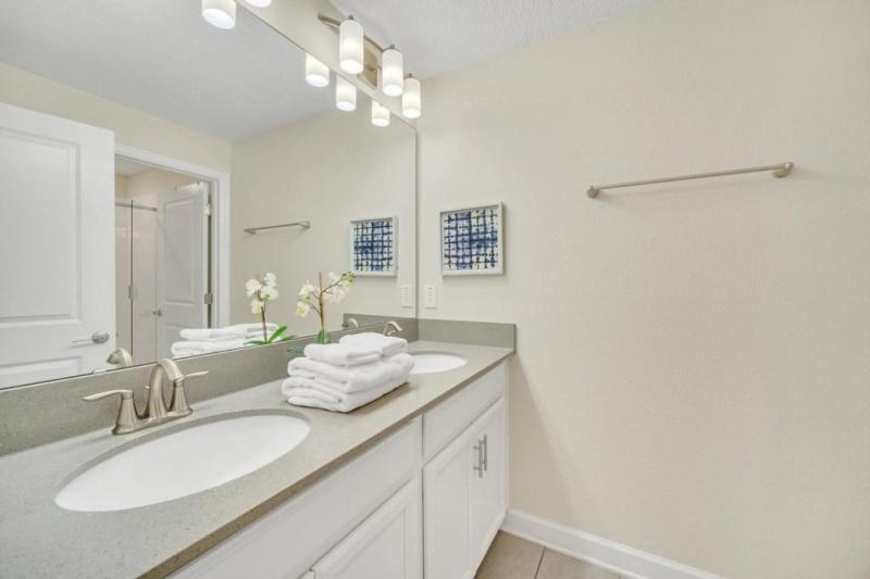 Retreat & Relax Screened In Pool Home Kid Rooms townhouse - image 3