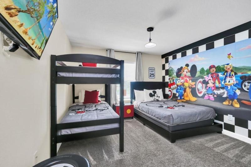 Retreat & Relax Screened In Pool Home Kid Rooms townhouse - image 17