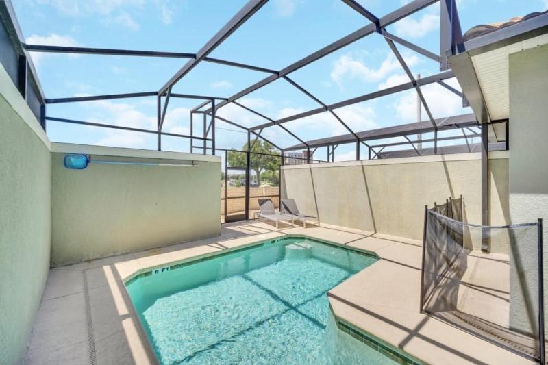 Retreat & Relax Screened In Pool Home Kid Rooms townhouse - image 41
