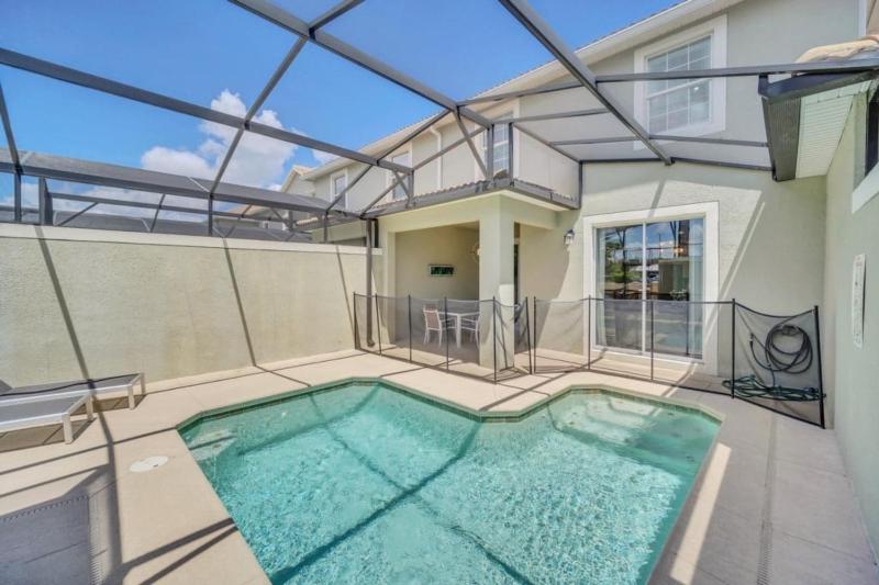 Retreat & Relax Screened In Pool Home Kid Rooms townhouse - image 12