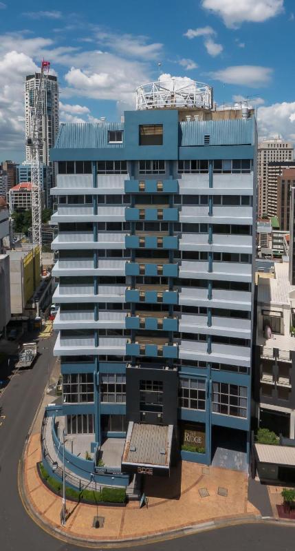 The Ridge Stylish 2BR Cityside Apartment with Pool Gym and Parking - image 9