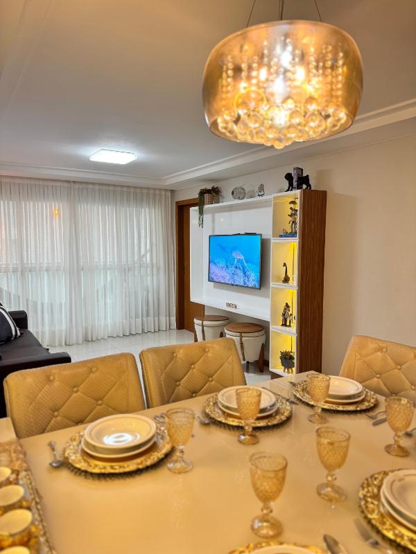 Magnífico APARTAMENTO de Charme - 3 quartos AR CONDICIONADOS SPLIT - Beira Mar 2 banheiros 2 Vagas Garagem 4 Varandas 2 Elevadores Redes para Descanso Wi-Fi Air Fryer Disney Plus HBO Max Cadeiras de Praia e Caixa Térmica - image 42