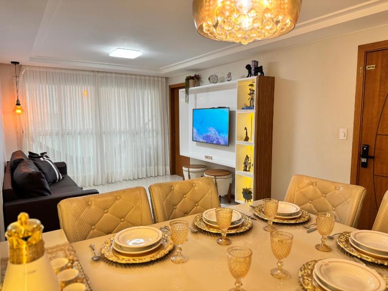 Magnífico APARTAMENTO de Charme - 3 quartos AR CONDICIONADOS SPLIT - Beira Mar 2 banheiros 2 Vagas Garagem 4 Varandas 2 Elevadores Redes para Descanso Wi-Fi Air Fryer Disney Plus HBO Max Cadeiras de Praia e Caixa Térmica - image 33