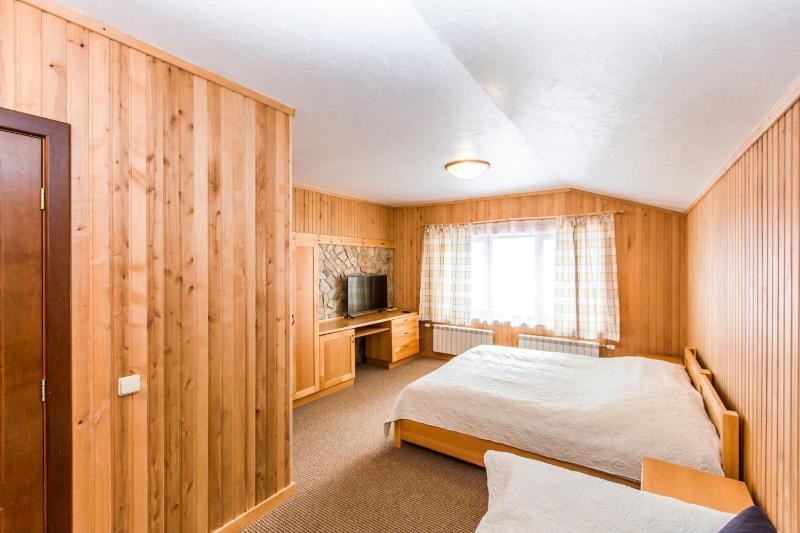 Double Room with Extra Bed image 1