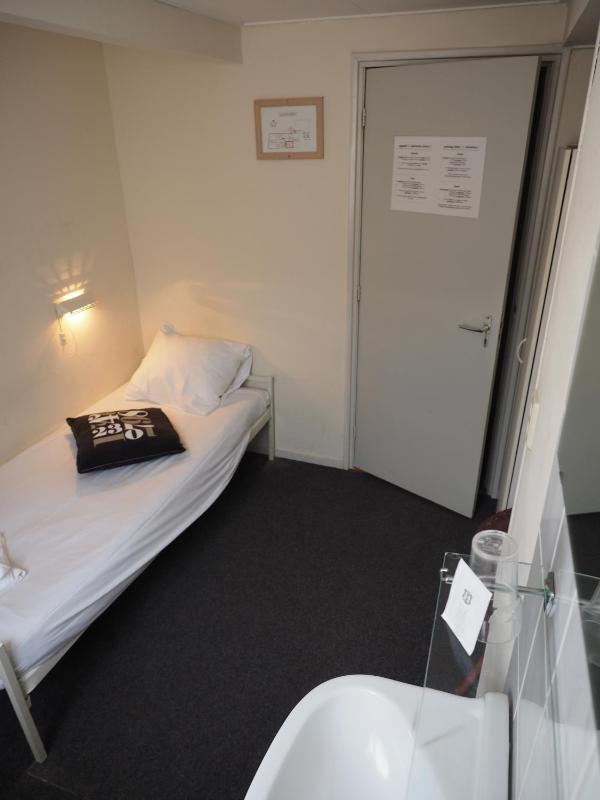 Budget Single Room with Shared Bathroom image 4