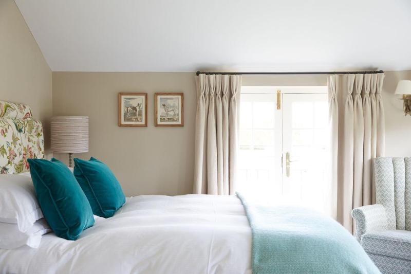 Small Double Room image 4