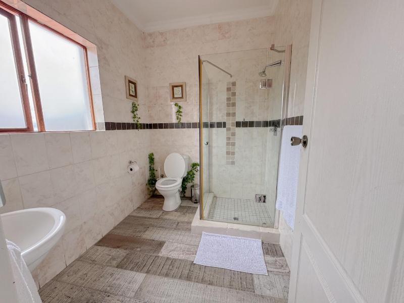 Miyanwe Guest House - Waterkloof - image 15