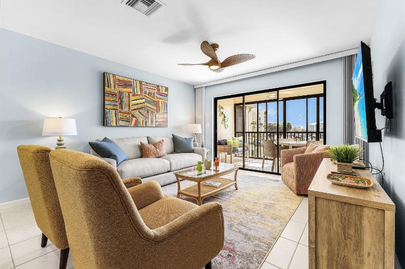 Estero Island Yacht & Racquet Club 224 condo - image 1