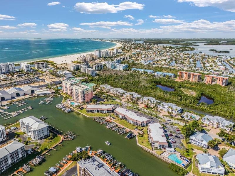 Estero Island Yacht & Racquet Club 224 condo - image 7