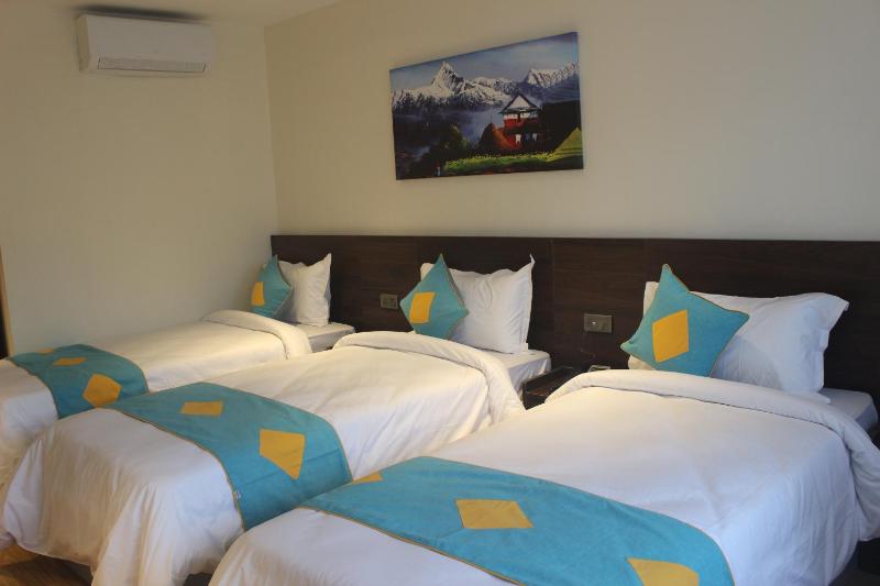 Hotel Crown Plaza - image 2