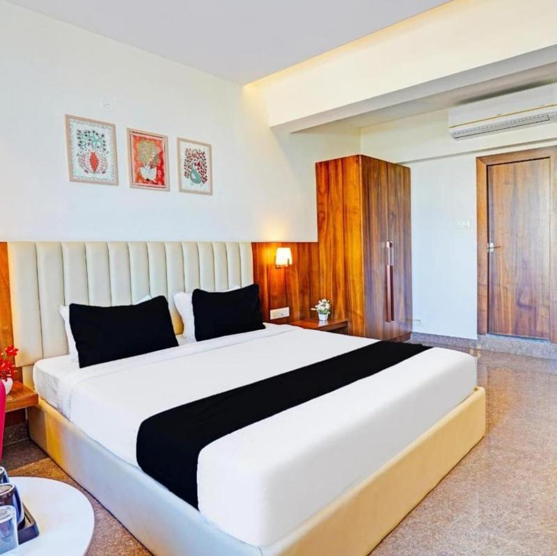 HOTEL MODESTY - image 16