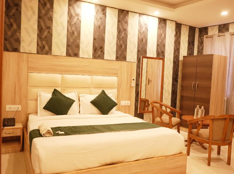 Grow The Modesty Hotel# New Delhi Near International Airport # Family Hotel # Lift - image 5