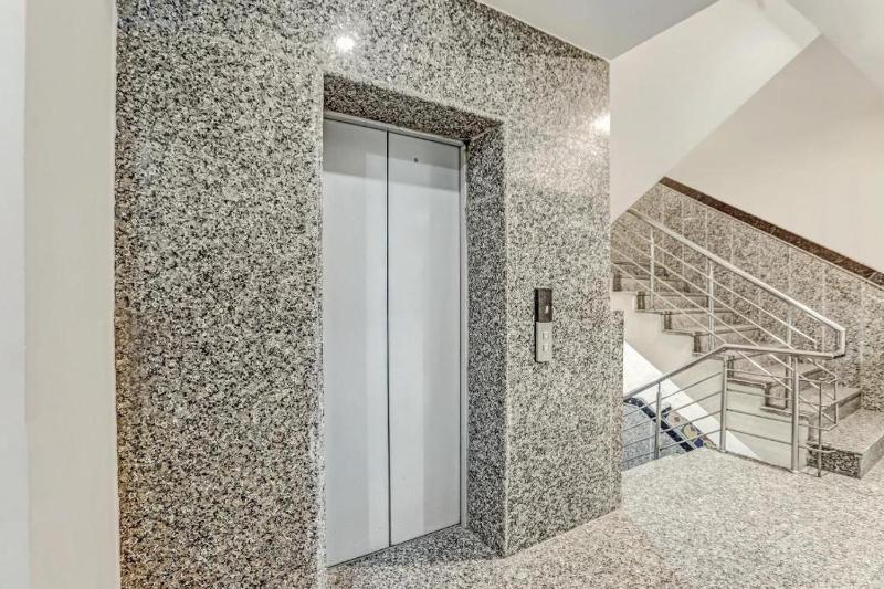 HOTEL MODESTY - image 18