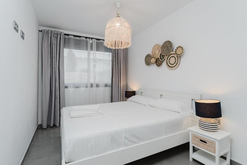 Modern Sea View Apartment - image 14
