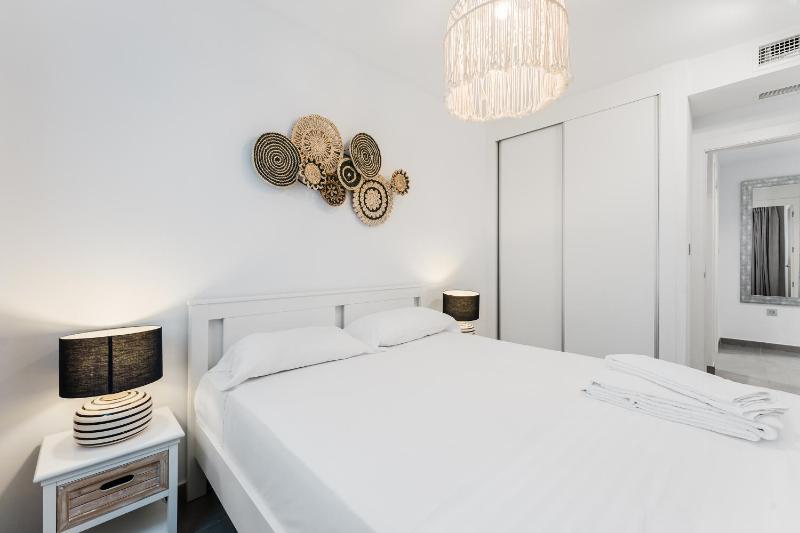 Modern Sea View Apartment - image 35