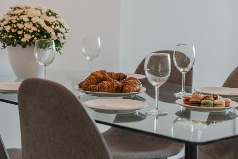 Modern Sea View Apartment - image 9