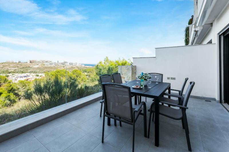 Modern Sea View Apartment - image 19