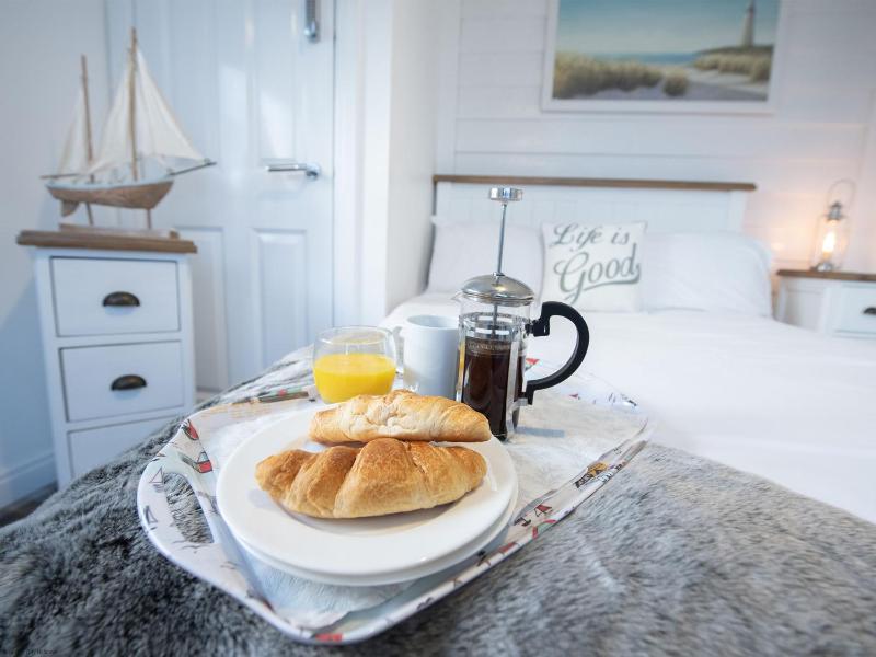 Pearl & Spice Hideaways - 2 two bedroom cottages nearby - Part of the The Bay Filey Holiday Village with pool gym and direct beach access pub restaurant tennis and meadows walks - image 44