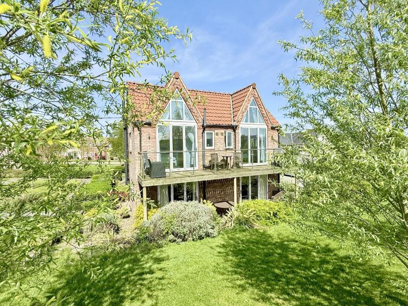 Pearl & Spice Hideaways - 2 two bedroom cottages nearby - Part of the The Bay Filey Holiday Village with pool gym and direct beach access pub restaurant tennis and meadows walks - image 3
