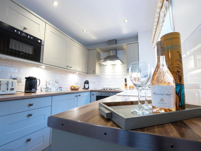 Pearl & Spice Hideaways - 2 two bedroom cottages nearby - Part of the The Bay Filey Holiday Village with pool gym and direct beach access pub restaurant tennis and meadows walks - image 36